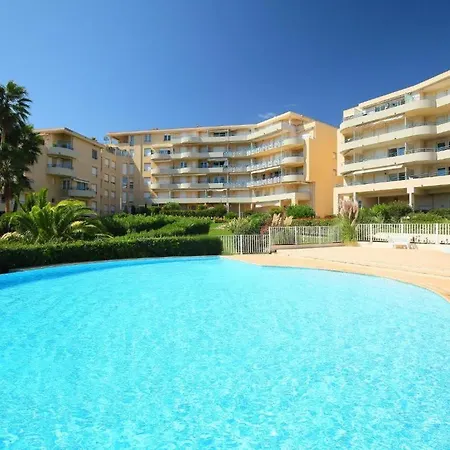 Elegant With Private Pool, Parking & 5min To Apartment