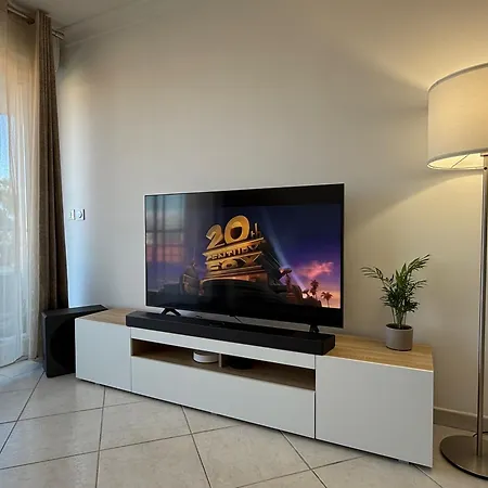 Elegant With Private Pool, Parking & 5min To 아파트 *