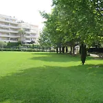 Elegant With Private Pool, Parking & 5min To Apartman
