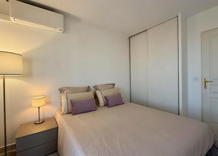 Elegant With Private Pool, Parking & 5min To Apartment